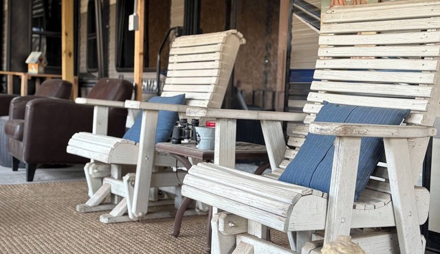Quaint 1-bedroom recreational vehicle pet friendly w/swim spa & AC in Malakoff