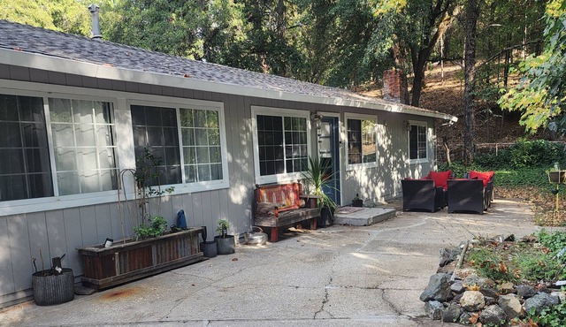 Quaint 2-Bdrm Ranch Outside Historic Nevada City