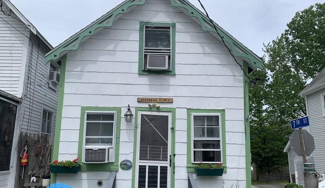Quaint 2 Bedroom Cottage in Old Orchard Beach