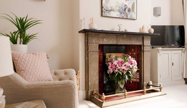 Quaint 2 bedroom cottage in the picturesque village of Ashford-in-the-Water.