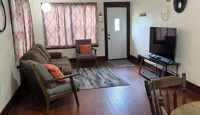 Quaint 2 Bedroom Cottage