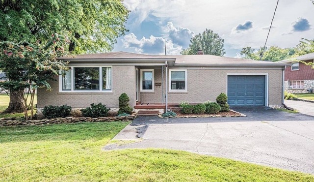 Quaint 2-bedroom Dog Friendly apartment with AC in Bowling Green