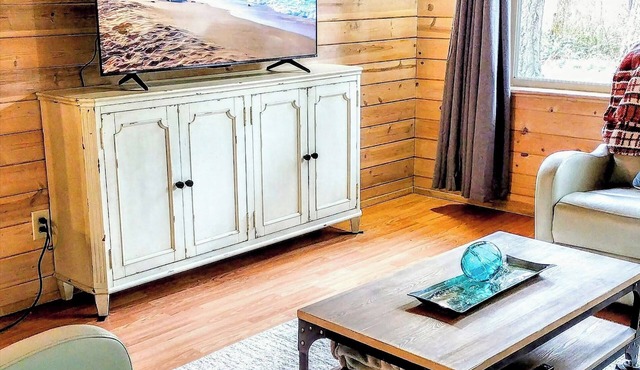 Quaint 2bd/2ba home in Clinton, WA on beautiful Whidbey Island. Come getaway!