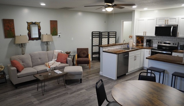 Quaint 2BR/2BA Apartment – Rustic Country Charm in the Heart of Downtown Fulton