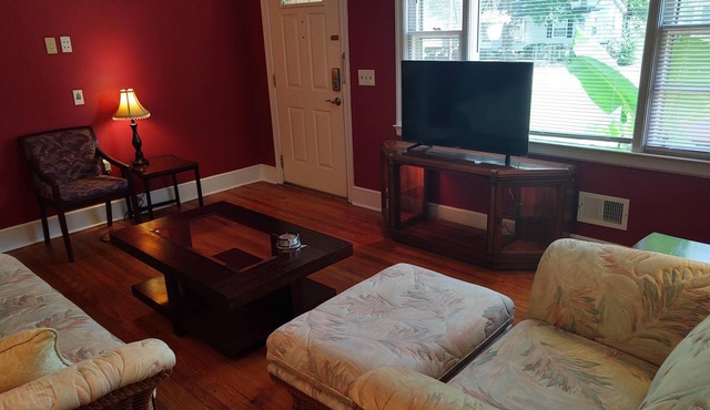 Quaint 3 Bdrm home w/in minutes of USC, Downtown Columbia, Ft Jackson and more