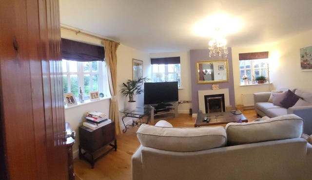 Quaint 3 bed cottage 10 mins walk from station and short drive to Warner studios