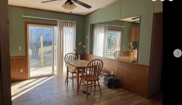 Quaint 3-bedroom cottage on working farm in small rural America. Pet friendly