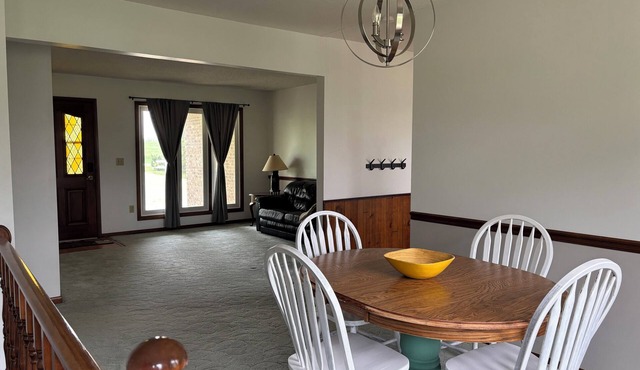Quaint 3-bedroom farmhouse with AC in peaceful rural Hillsboro