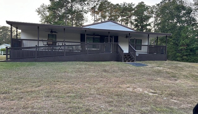 Quaint 3-bedroom house near Anacoco Lake