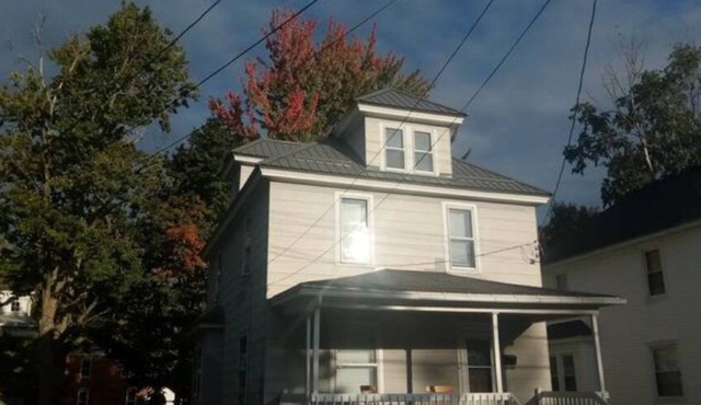 Quaint 3 bedroom house in the heart of Palmyra!