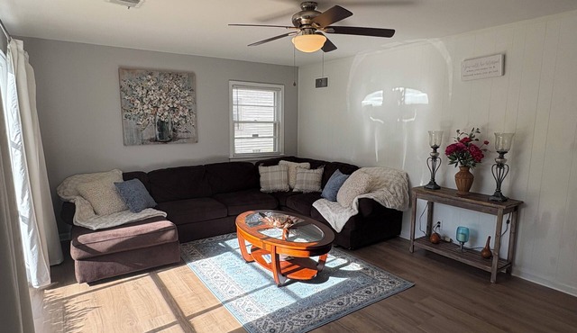 Quaint 3-bedroom house with AC in welcoming Wichita