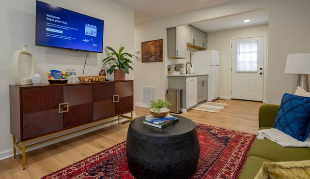 Quaint 3-BR Getaway | Free Parking + Free WiFi