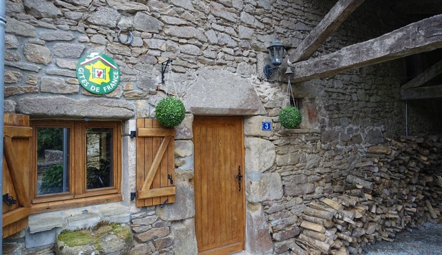 Quaint 3 bedroom French country cottage