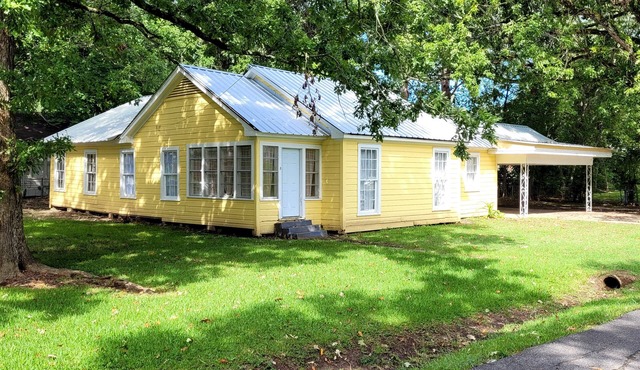 Quaint 3BR Home in a Quiet Neighborhood