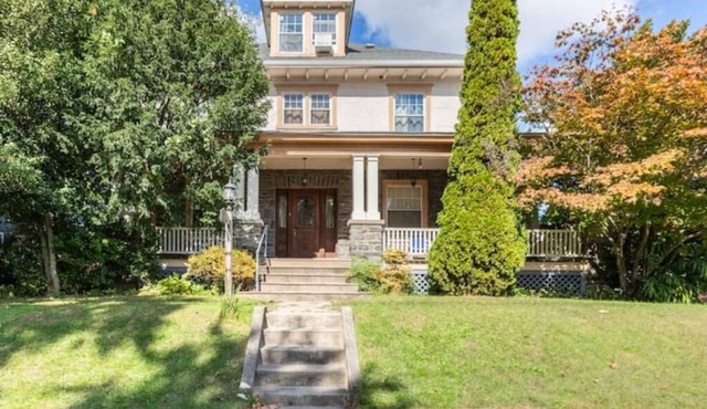 Quaint 3rd Floor Loft