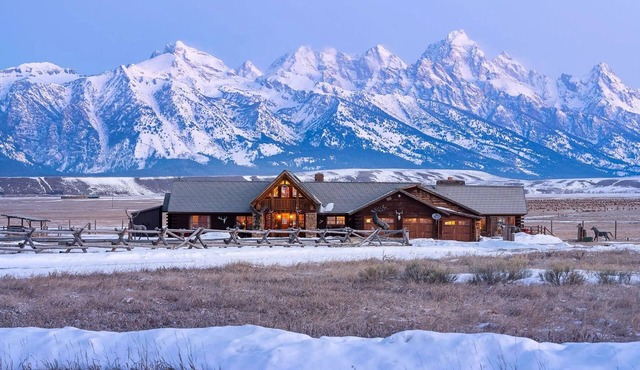 Quaint 4-bedroom cabin with Loft in Jackson with WiFi access