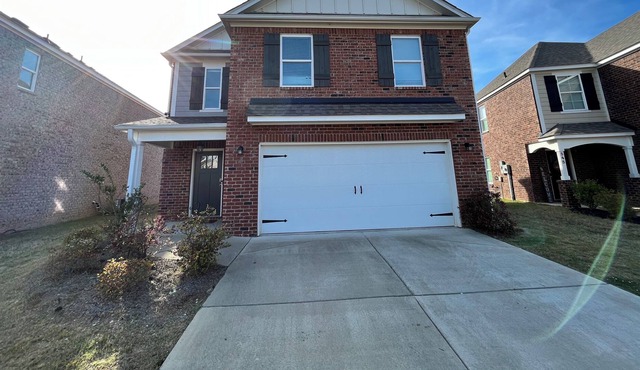 Quaint 4-bedroom home with garage and driveway parking