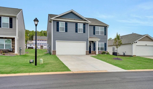 Quaint 4-bedroom house with AC in charming Piedmont