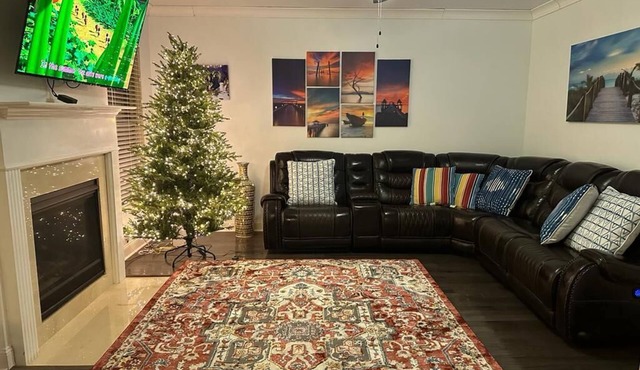 Quaint 4-bedroom building with AC in Lithia Springs