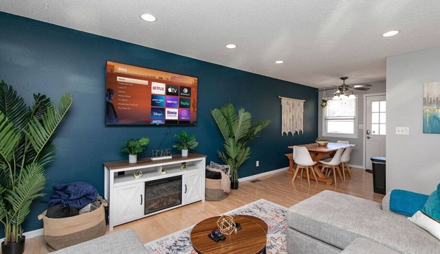 Quaint 4bd Home - 3 min to Adventureland & Casino!