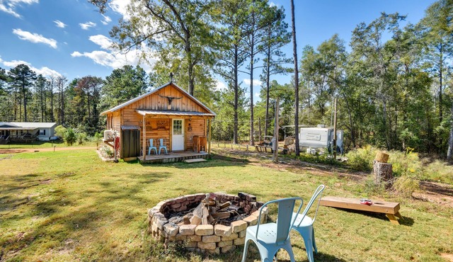 Quaint Abbeville Cabin Studio w/Gas Grill!
