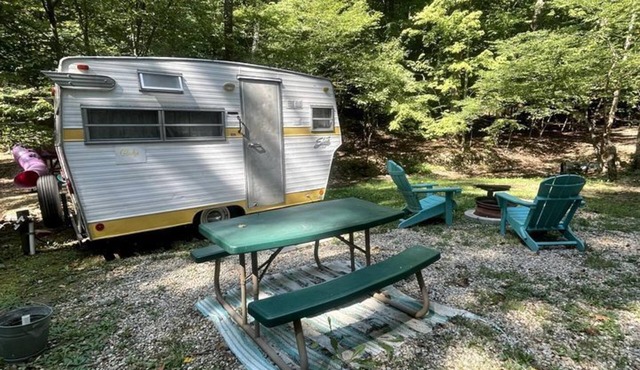 Quaint Airstream with Picnic Space Great for Two in Indiana