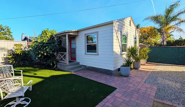 Quaint and Bright, 1-Bedroom Cottage in Central Sunny San Diego