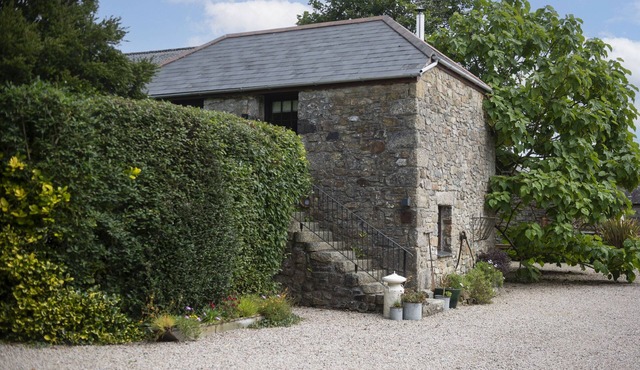 Quaint and cosy, this reverse layout barn conversion exudes original charm and ultimate luxury. Quin