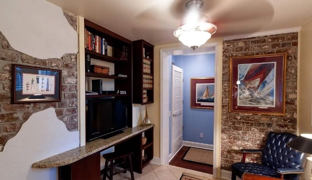 Quaint and cozy condo in the HEART of Charleston's Historic District!