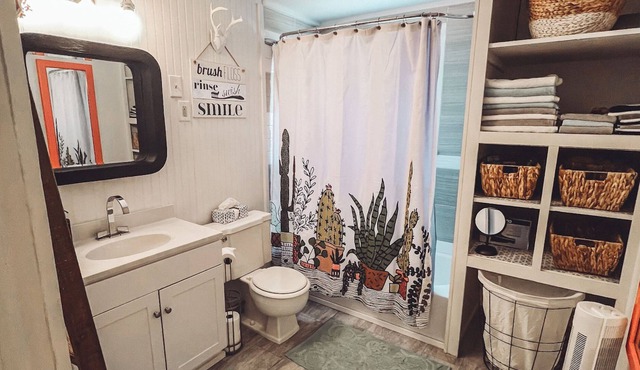 Quaint and Cozy: Experience Small-Town Living in Our Charming Apartment