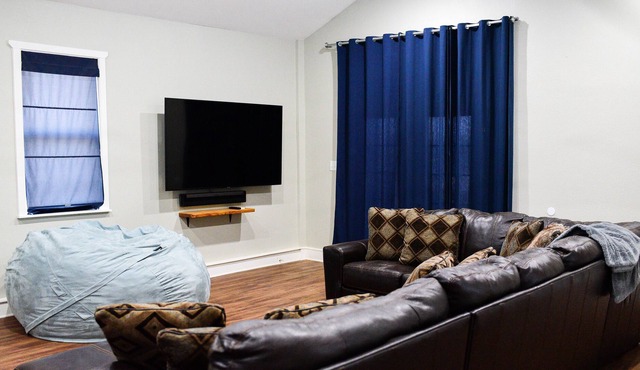 Quaint and Cozy Home in Turkey, TX. Huge game room.
