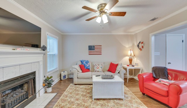 Quaint Augusta Townhome: 3 Mi to the Masters!