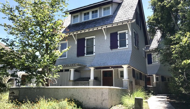 Quaint Bald Head Island Cottage close to East Beach with access to BHI Club