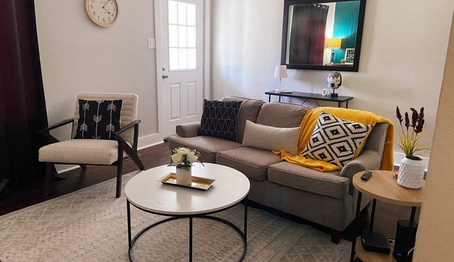 Quaint, Beautiful Home next to SEMO and Hospital