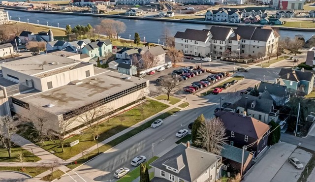 Quaint Blast from the Past - Walk to Lake Michigan, Riverwalk and 8th St Shops!