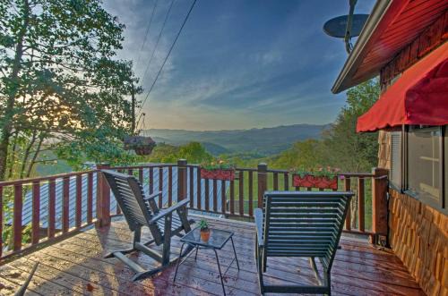 Quaint Bryson City Cottage w/Smoky Mountain Views