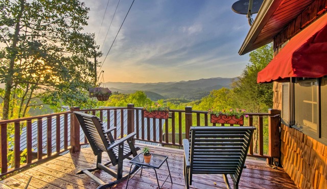 Quaint Bryson City Cottage w/Smoky Mountain Views