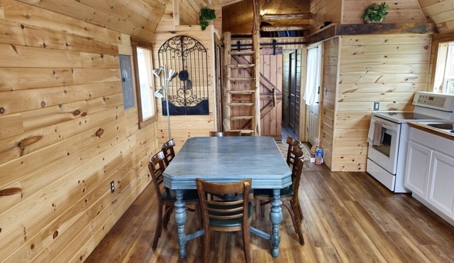Quaint Cabin - 8 minutes from Ark Encounter!nCountry setting, near town!