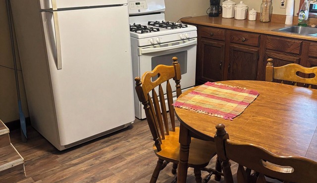 Quaint cabin on 18 Private acres, Local river access near property,