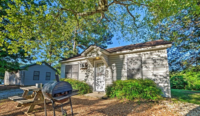 Quaint Cabin on Kentucky Lake w/ Resort Perks