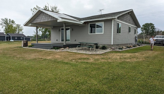 QUAINT CABIN ON THE SAGINAW BAY