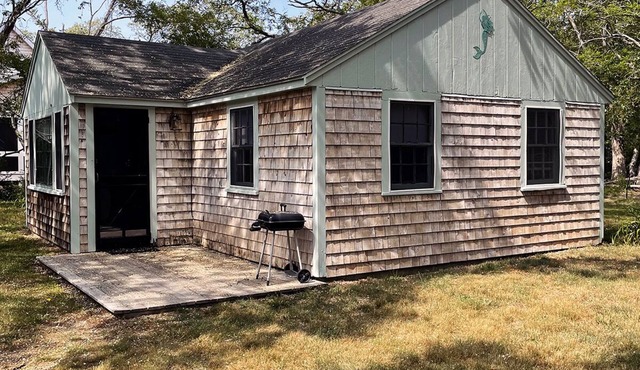 Quaint Cape Cottage Close to the Beach