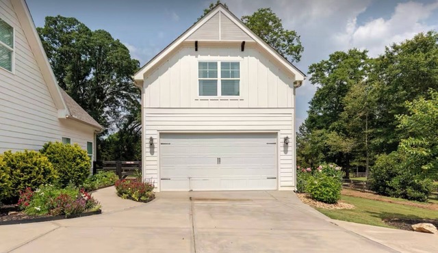 Quaint Carriage House - Minutes from Senoia and Trilith Studios.