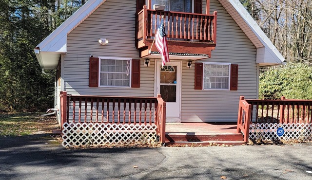 Quaint Chalet Home in Tobyhanna! 10minutes to Kalahari, Camelback and Great Wolf