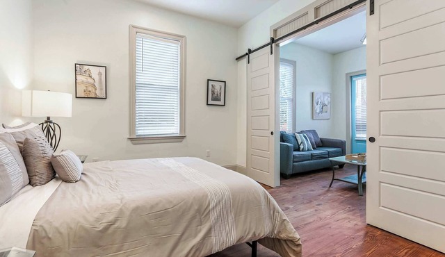 Quaint Charm: NOLA Vintage Home near St. Charles