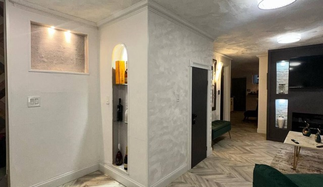 Quaint, chic, art nouveau 1- bedroom Garden apartment in East Brooklyn