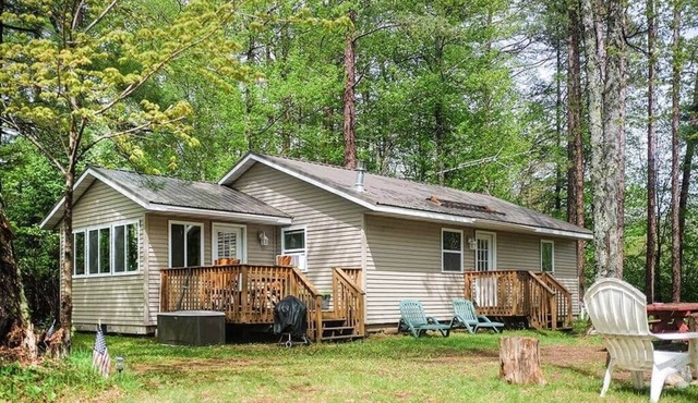 Quaint Clam: 2 BR, 1 BA House in Clam Lake, Sleeps 6