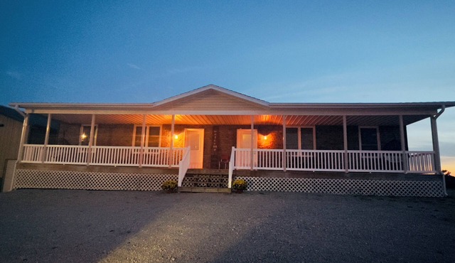 Quaint, clean 2-bedroom townhome close to Lake Rathbun with AC in Rathbun, Iowa