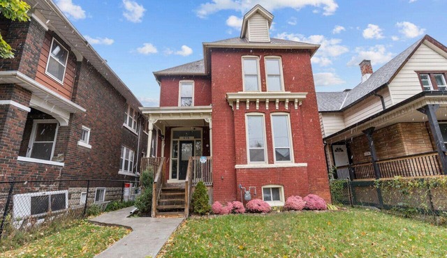 Quaint Clean 2BR DT Windsor Laundry and parking Inc