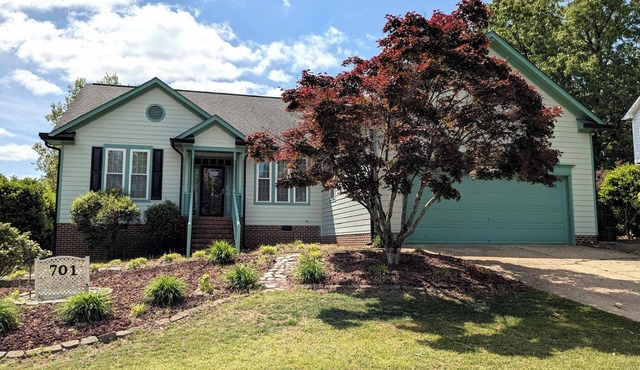 Quaint, Clean, Mobility-Friendly Comfortable Home close to Raleigh